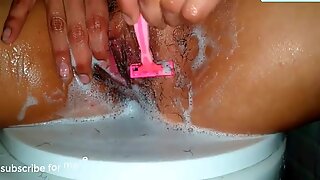 Indian Teen Cleaning Pussy And Arpits