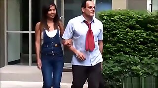 آسيوي زوجة يمارس الجنس مع زوجها و قذفها في ظهيرة واحدة